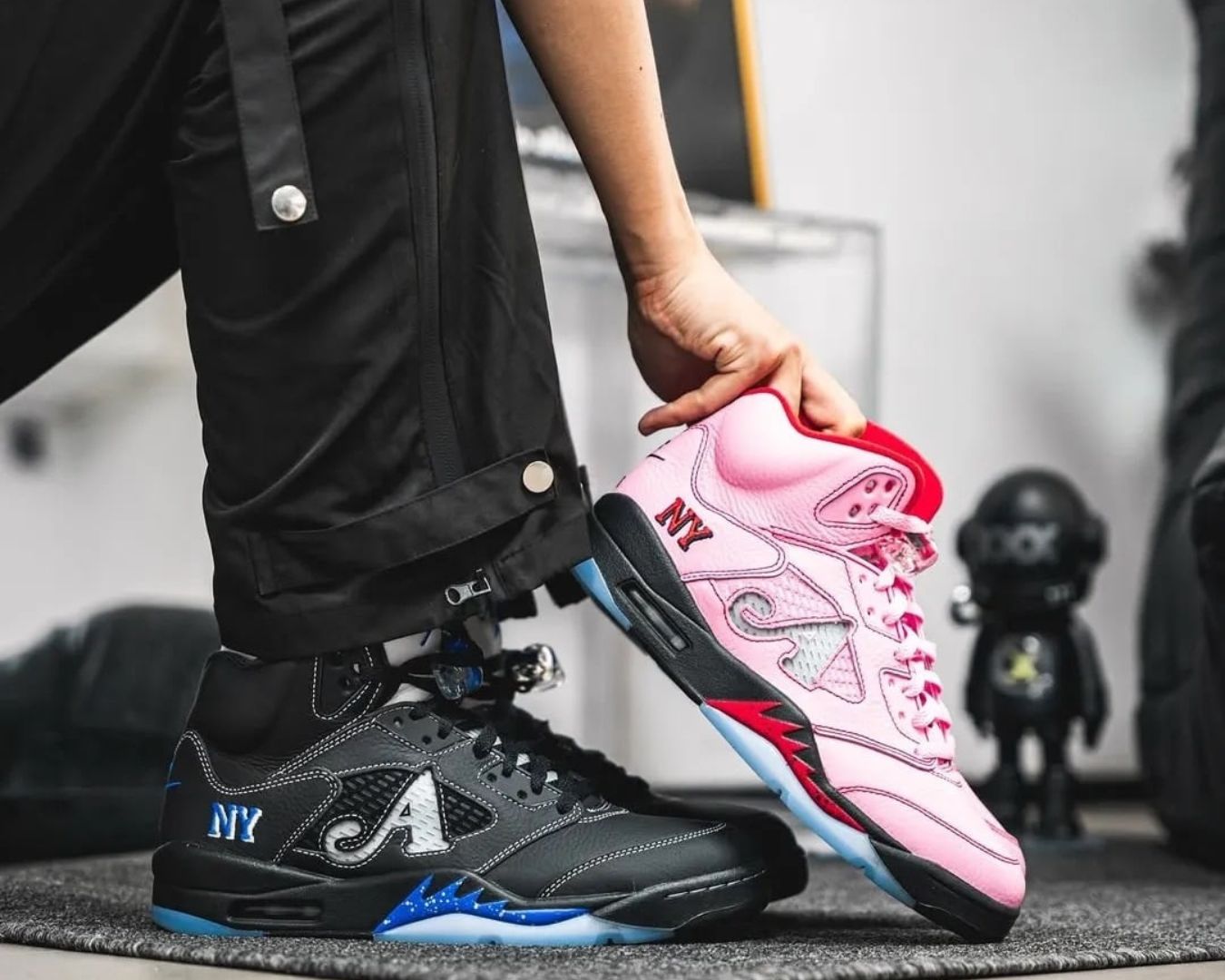 Awake NY x Air Jordan 5: Bubblegum Pink e Racer Blue, icone 2025 | ResellZone