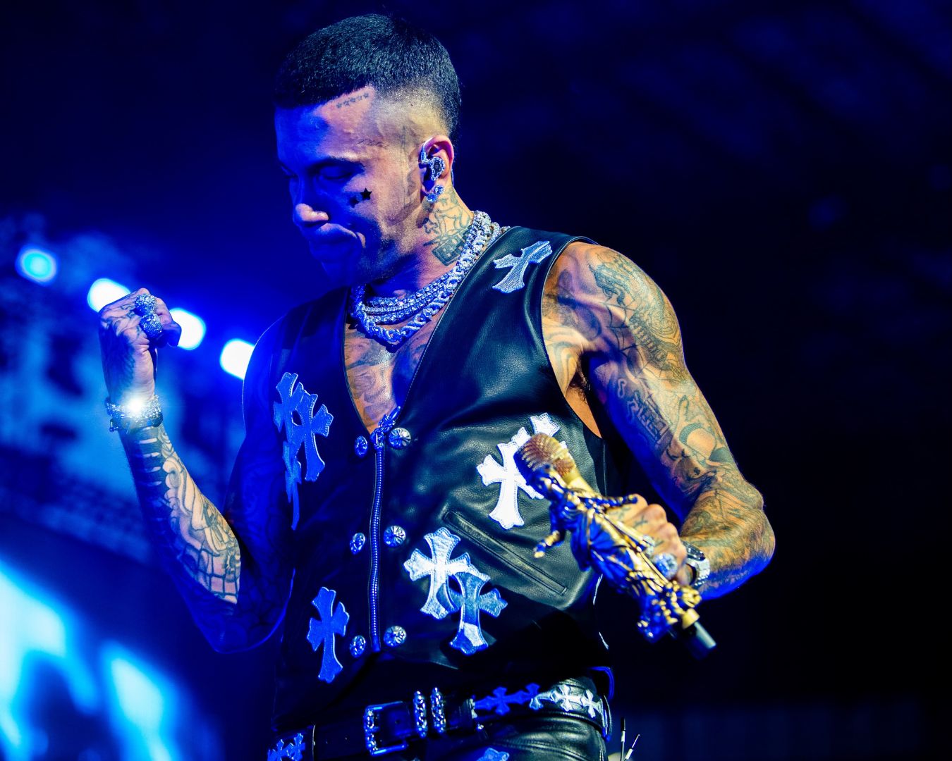 Sfera Ebbasta in Chrome Hearts a San Siro: il look custom da 100.000€ | ResellZone
