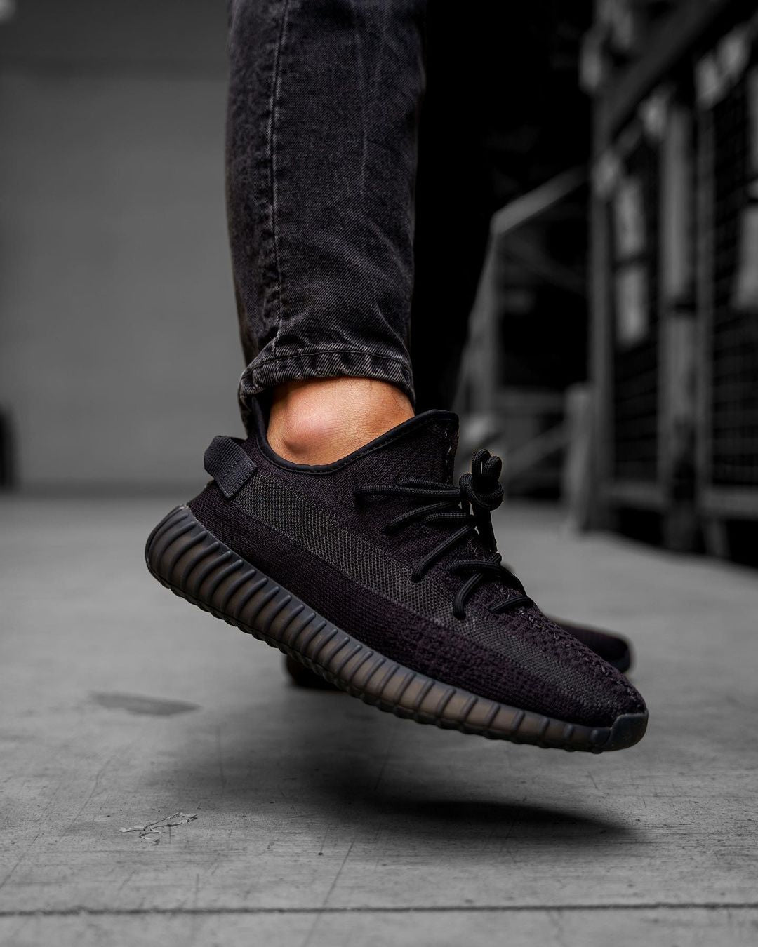 Adidas Yeezy Boost 350 V2 | Sneakers per Uomo e Donna | ResellZone