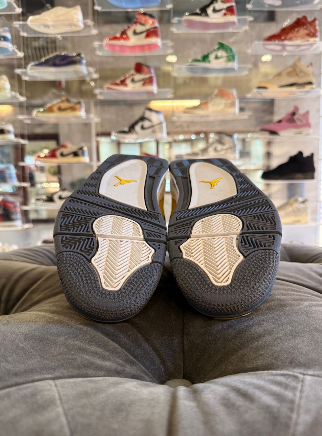 Air Jordan 4 Retro Lightning (2021) - Usato 9/10