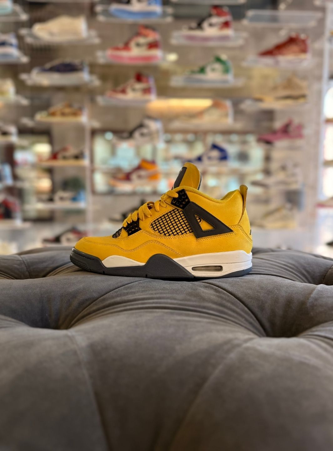 Air Jordan 4 Retro Lightning (2021) - Usato 8.5/10
