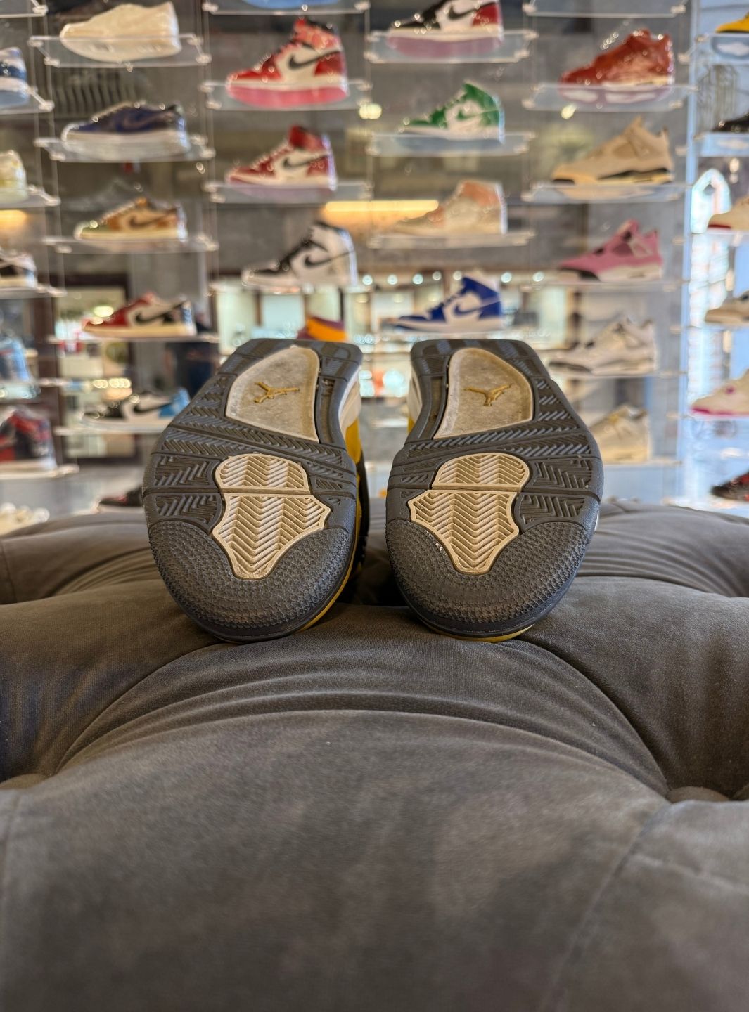 Air Jordan 4 Retro Lightning (2021) - Usato 8.5/10