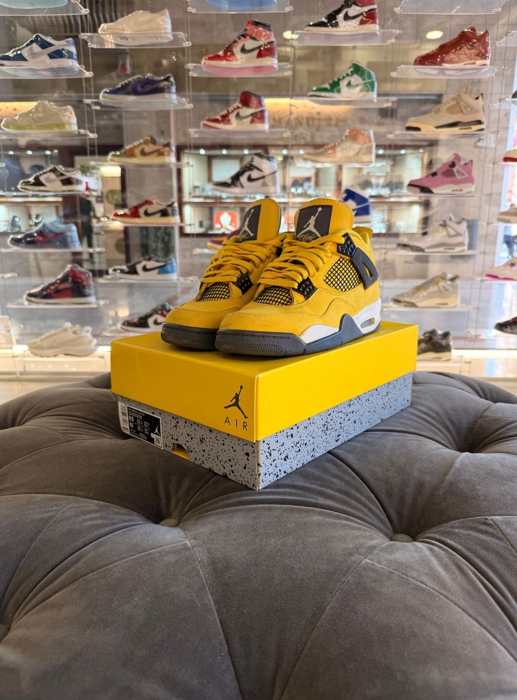 Air Jordan 4 Retro Lightning (2021) - Usato 8.5/10
