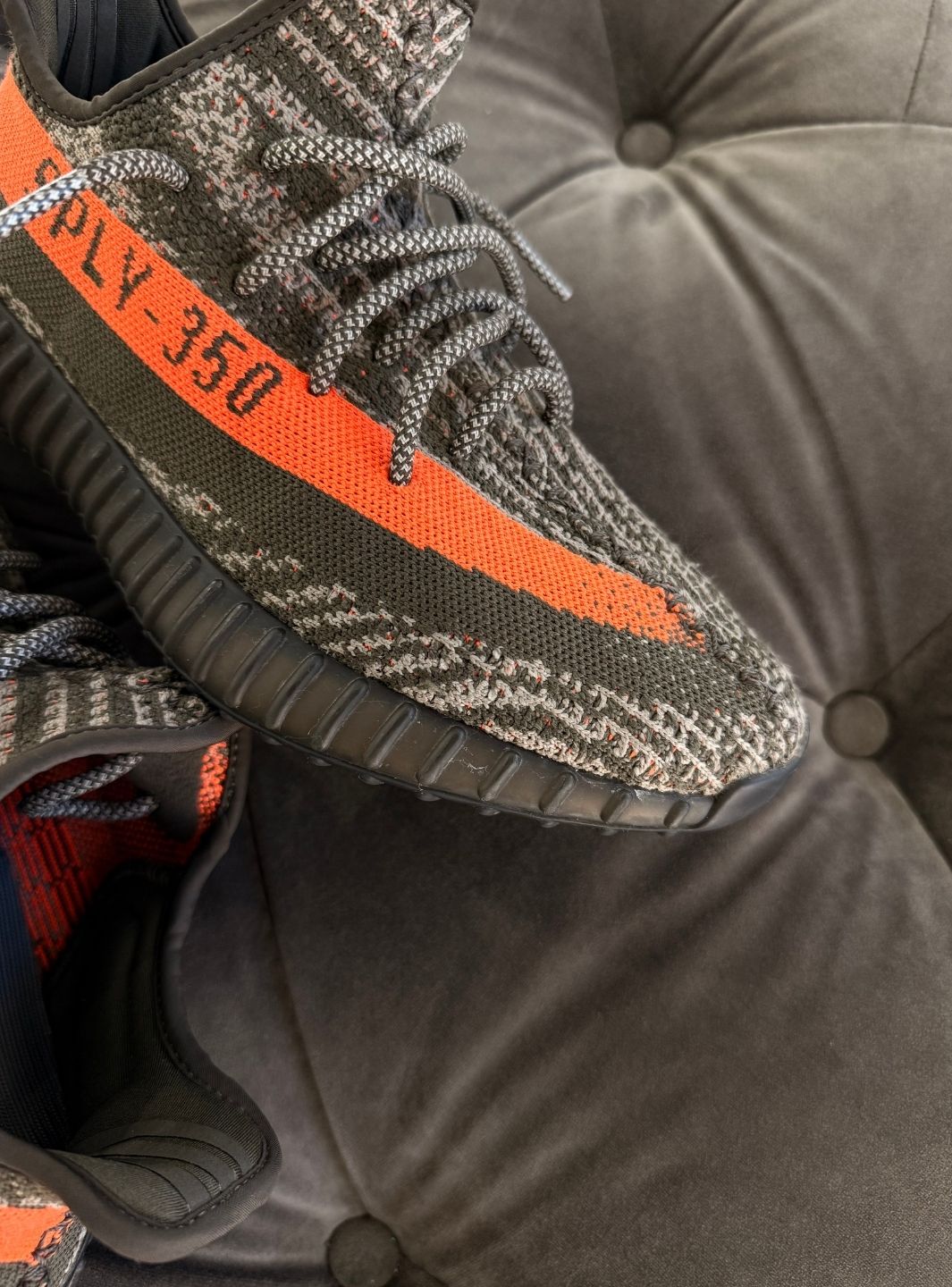 Adidas Yeezy Boost 350 V2 Carbon Beluga - Sneakers Usate | ResellZone