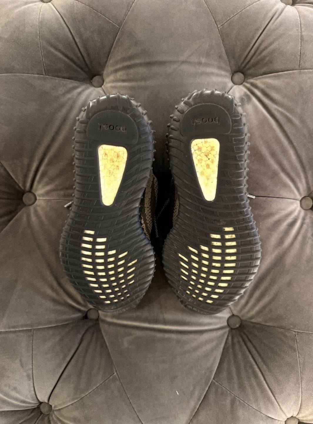 Adidas Yeezy Boost 350 V2 Carbon Beluga - Sneakers Usate | ResellZone