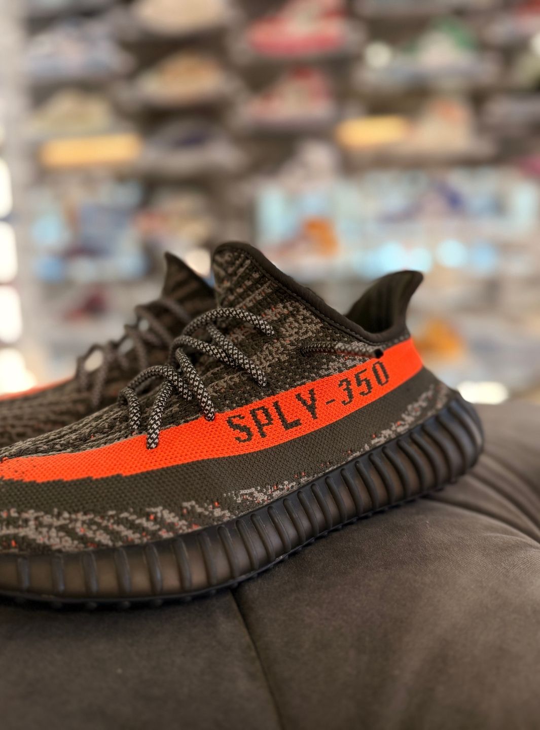 Adidas Yeezy Boost 350 V2 Carbon Beluga - Sneakers Usate | ResellZone