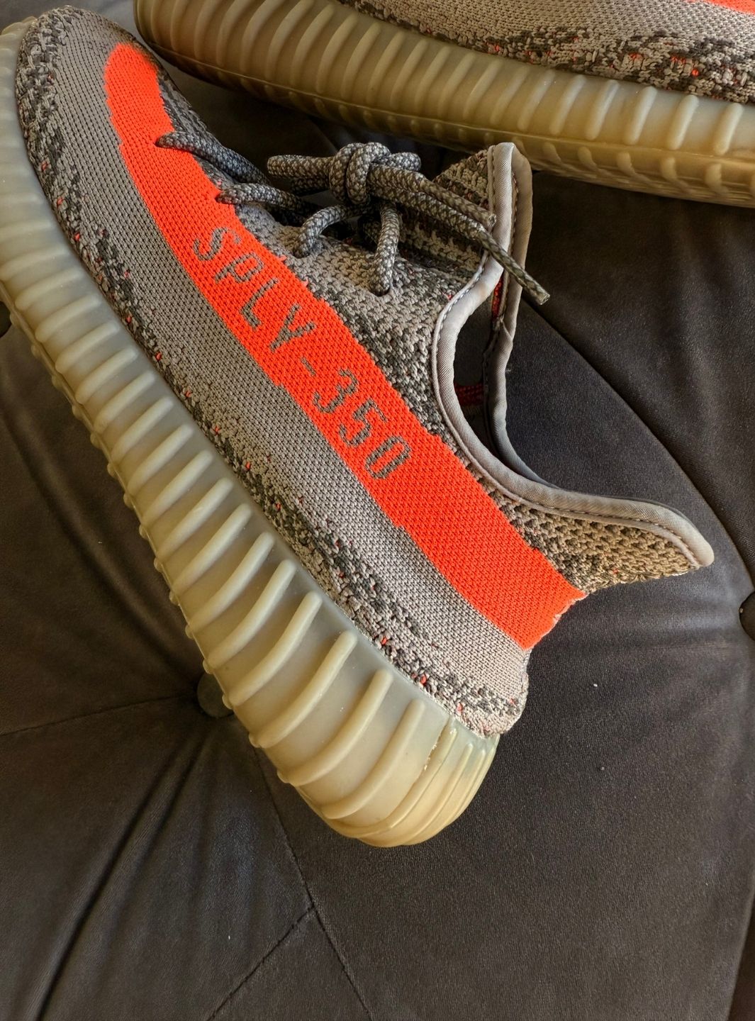 Adidas Yeezy Boost 350 V2 Carbon Beluga - Sneakers Usate | ResellZone