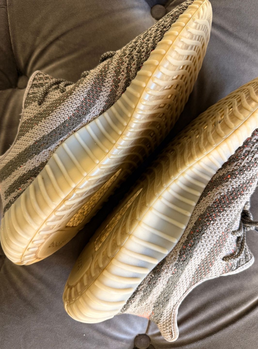 Adidas Yeezy Boost 350 V2 Carbon Beluga - Sneakers Usate | ResellZone