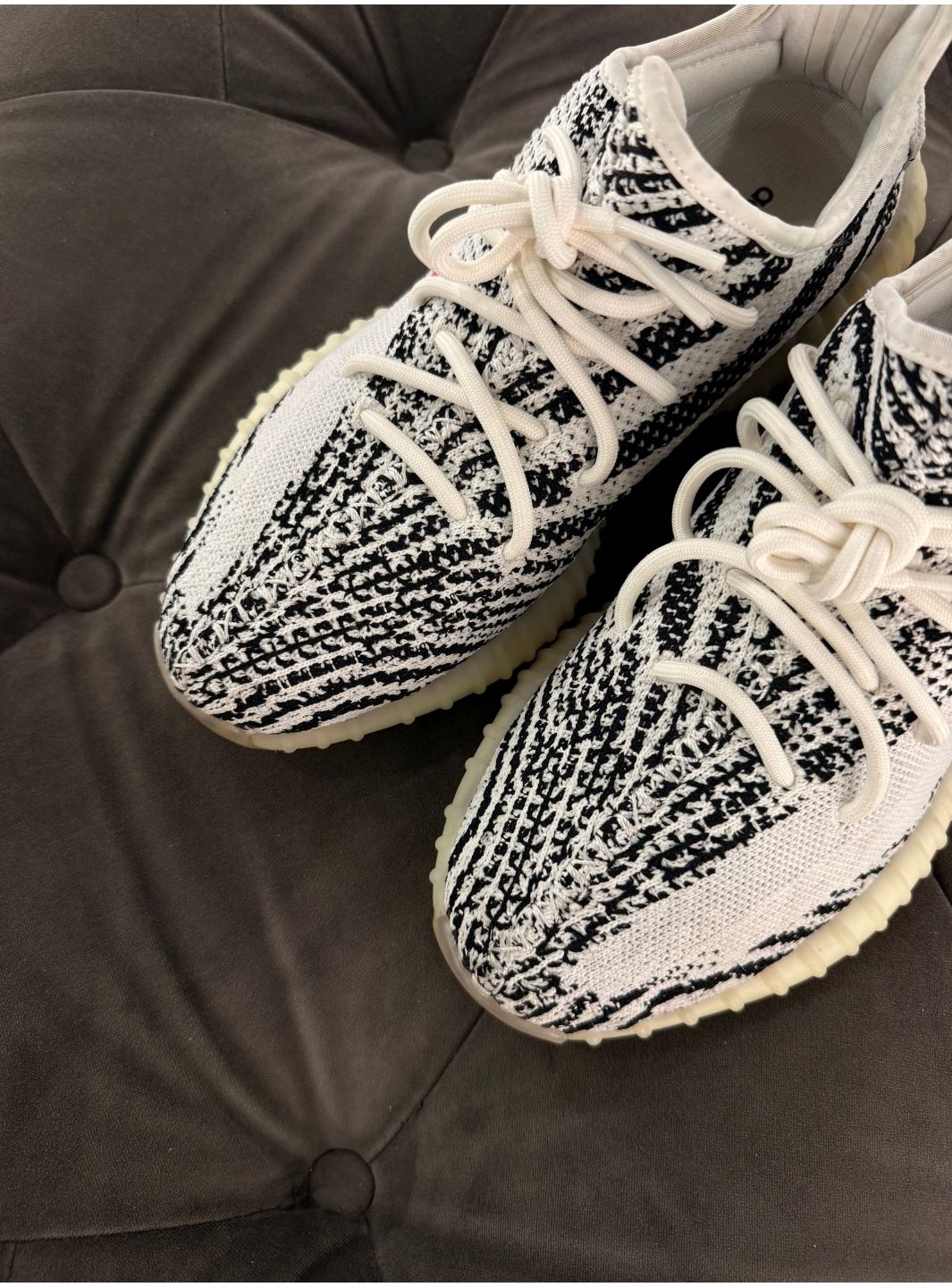 Adidas Yeezy Boost 350 V2 Zebra - Sneakers Usate | ResellZone