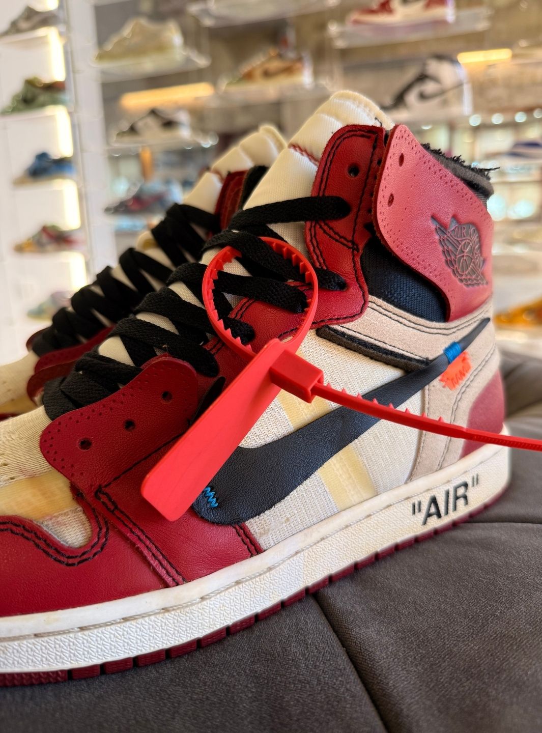 Air Jordan 1 Retro High Off-White Chicago - Sneakers Usate | ResellZone