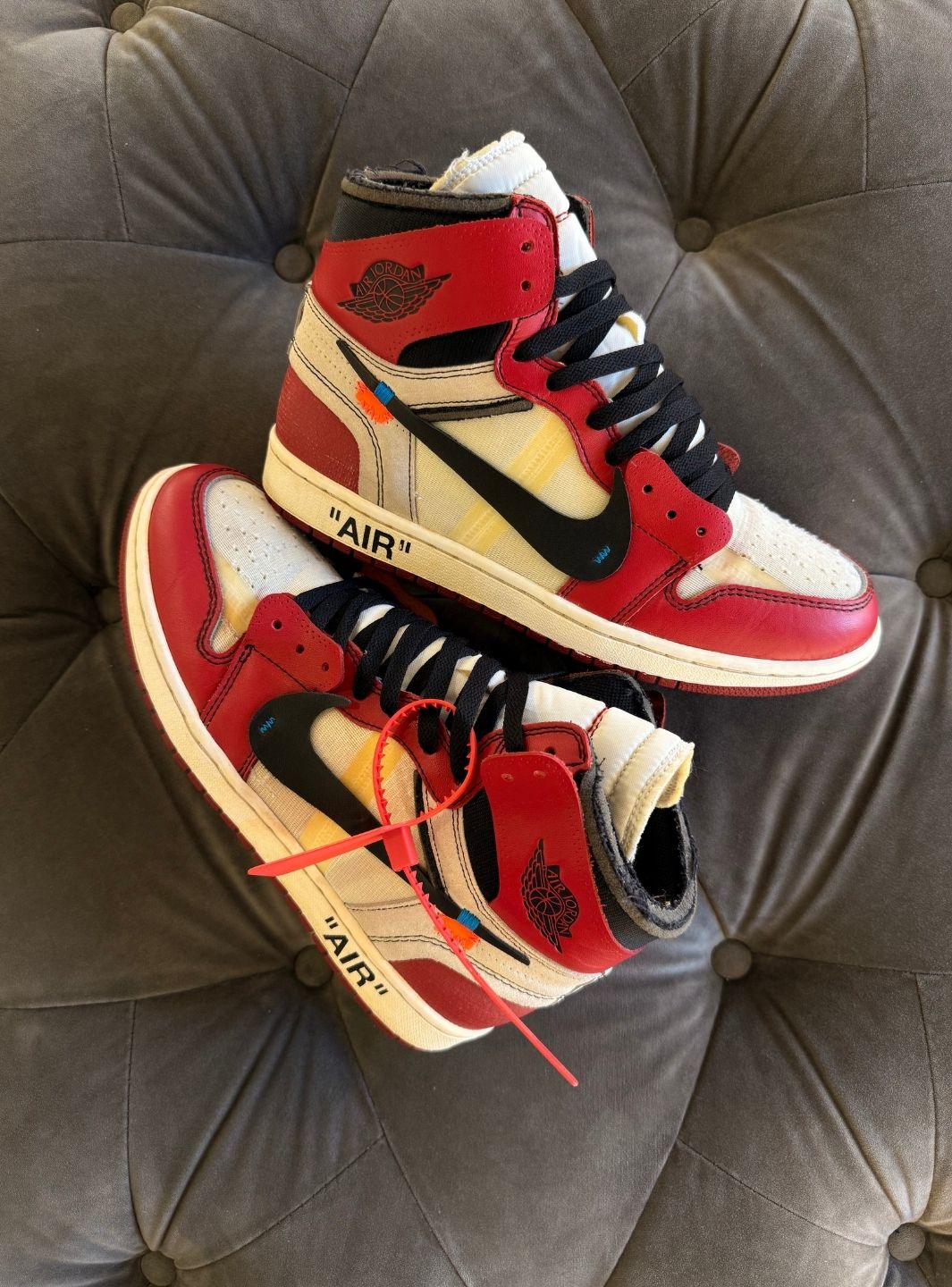 Air Jordan 1 Retro High Off-White Chicago - Sneakers Usate | ResellZone