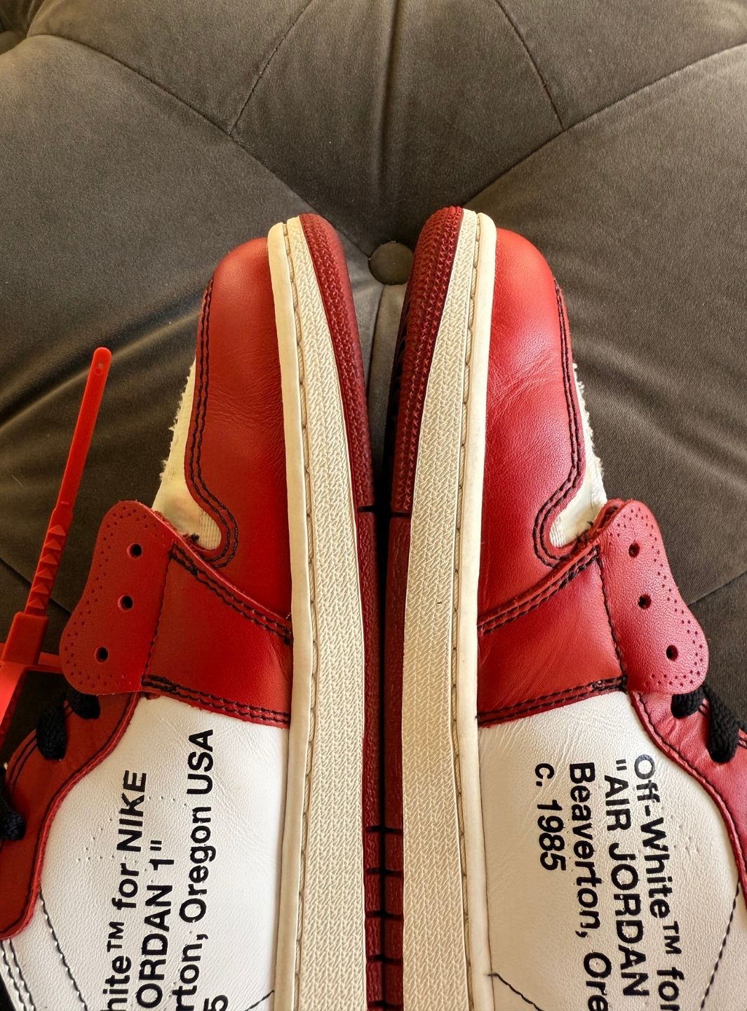 Air Jordan 1 Retro High Off-White Chicago - Sneakers Usate | ResellZone