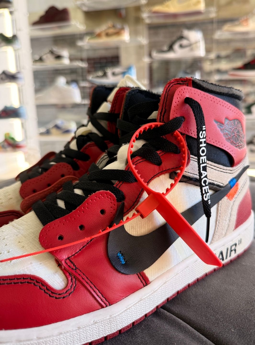 Air Jordan 1 Retro High Off-White Chicago - Sneakers Usate | ResellZone