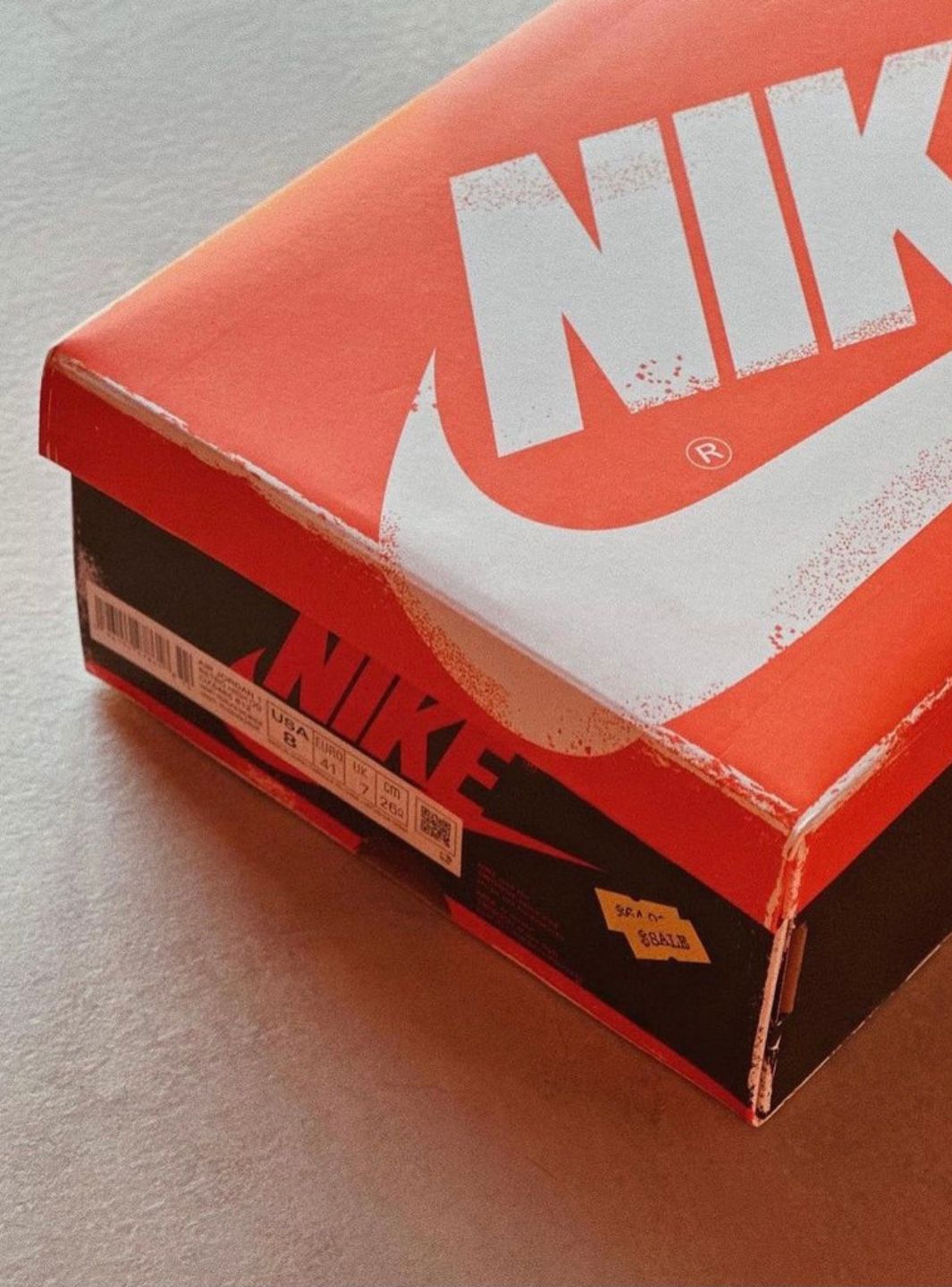 Air Jordan 1 Retro High OG Chicago Lost And Found - DZ5485-612 | ResellZone