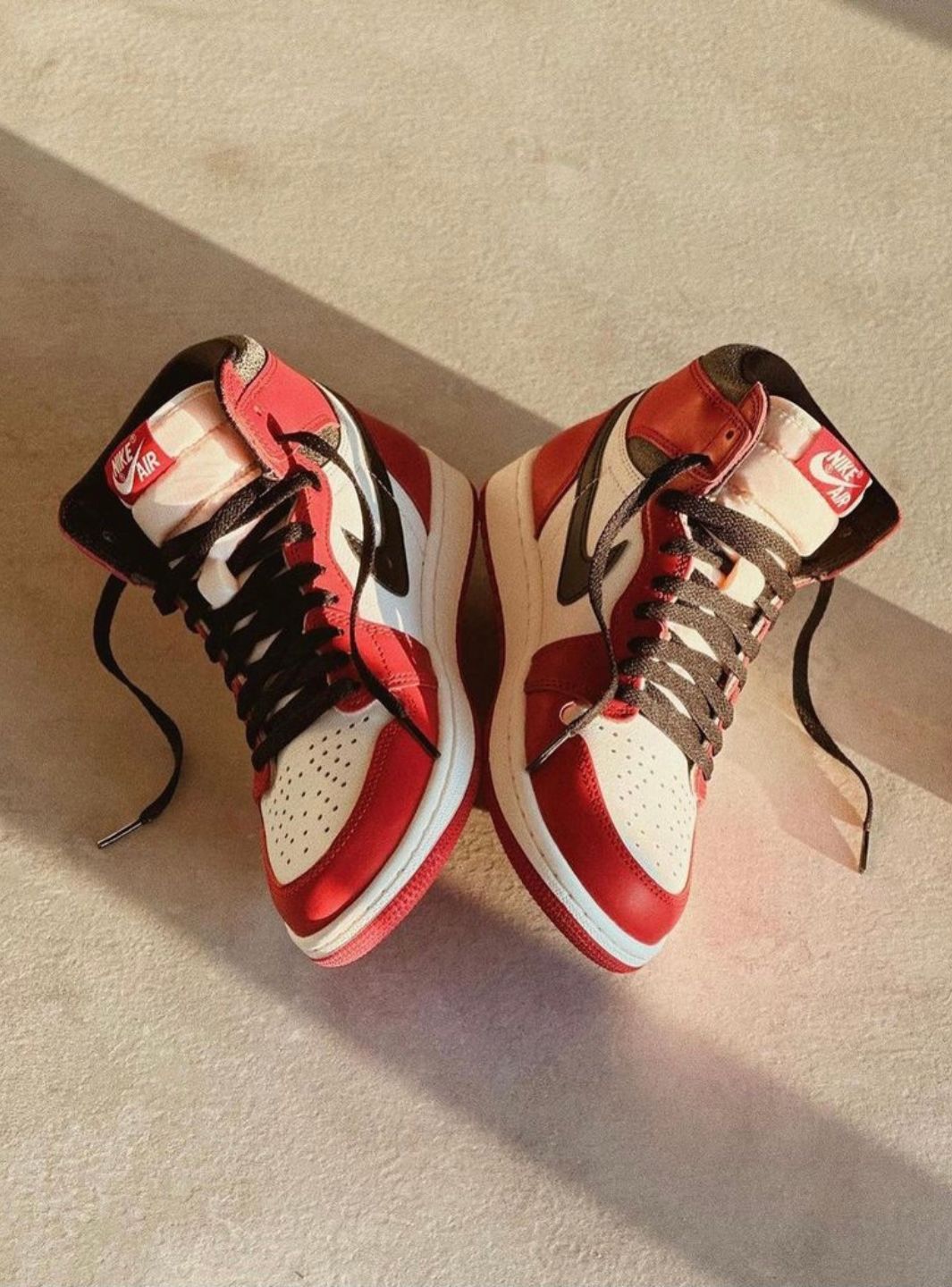 Air Jordan 1 Retro High OG Chicago Lost And Found - DZ5485-612 | ResellZone