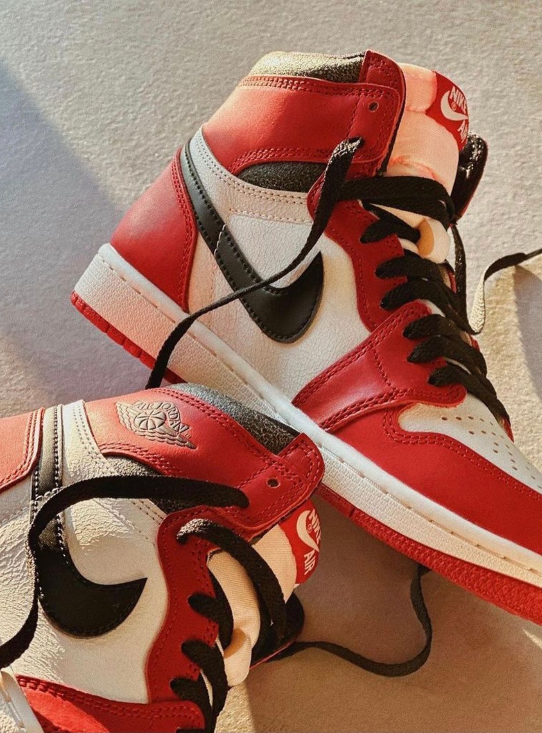 Air Jordan 1 Retro High OG Chicago Lost And Found - DZ5485-612 | ResellZone