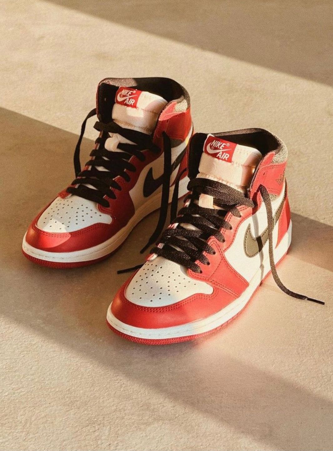 Air Jordan 1 Retro High OG Chicago Lost And Found - DZ5485-612 | ResellZone