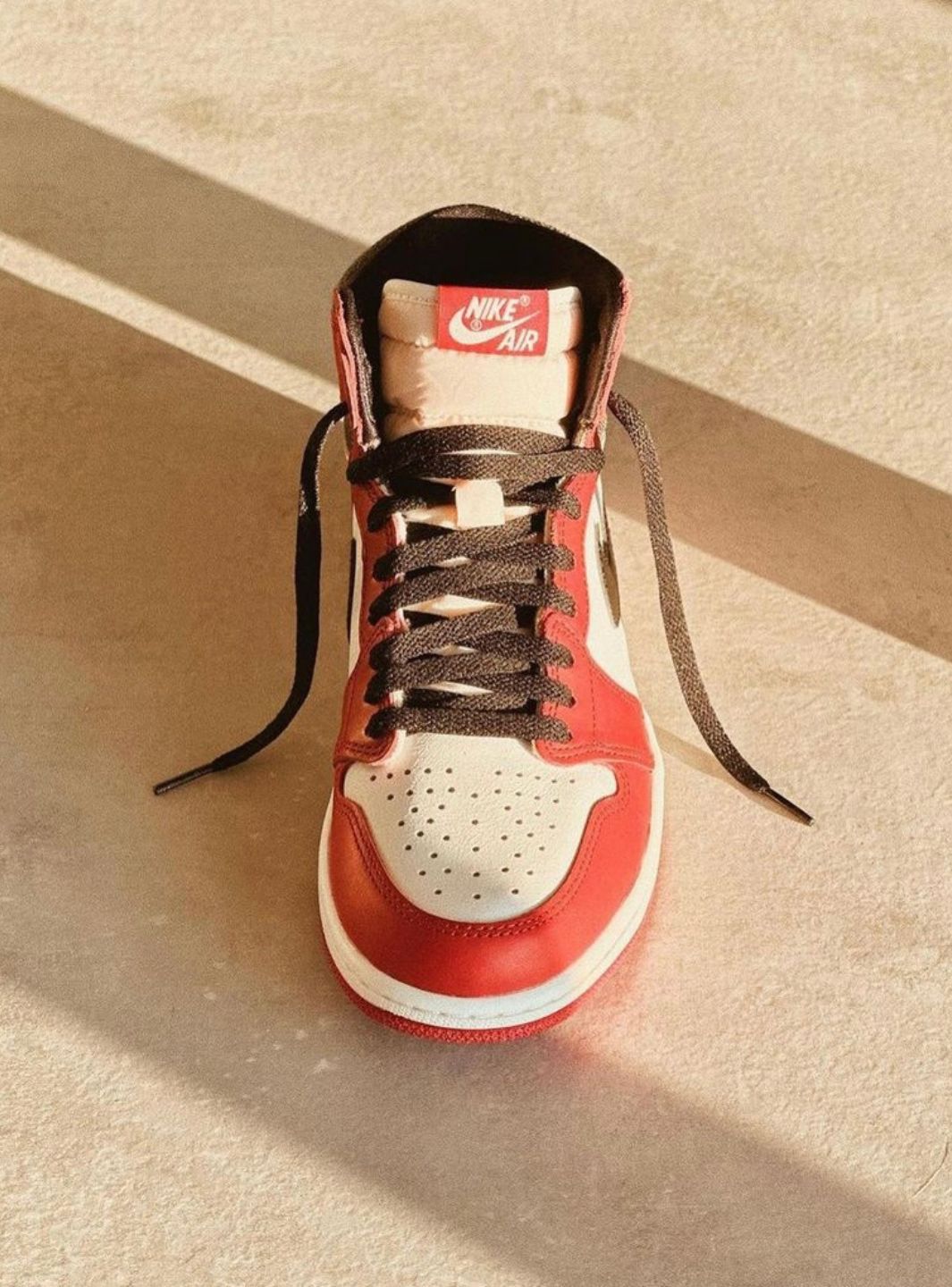 Air Jordan 1 Retro High OG Chicago Lost And Found - DZ5485-612 | ResellZone