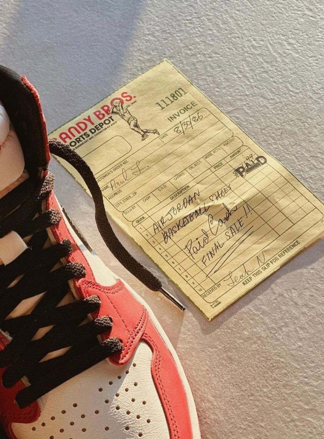 Air Jordan 1 Retro High OG Chicago Lost And Found - DZ5485-612 | ResellZone