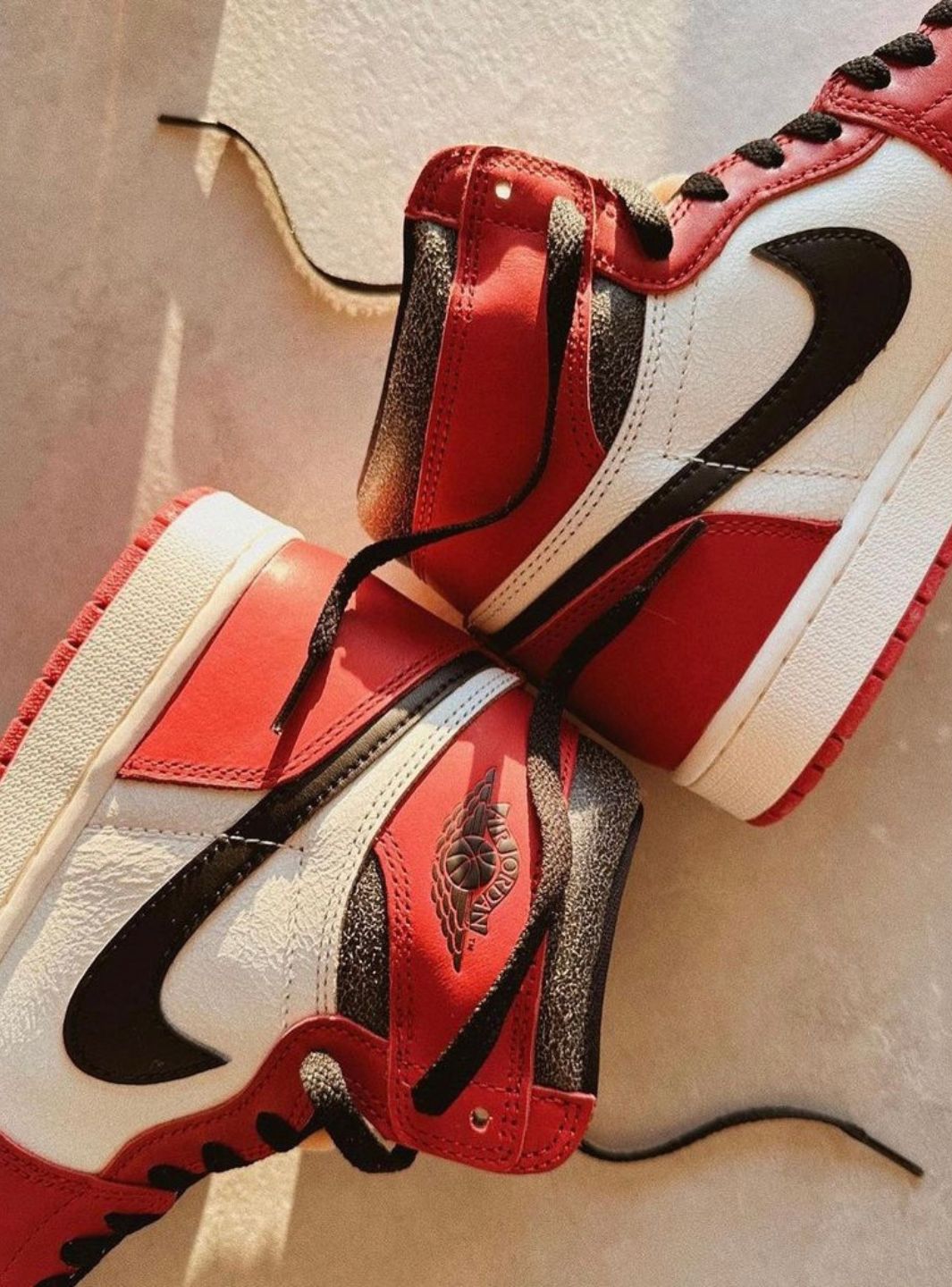 Air Jordan 1 Retro High OG Chicago Lost And Found - DZ5485-612 | ResellZone