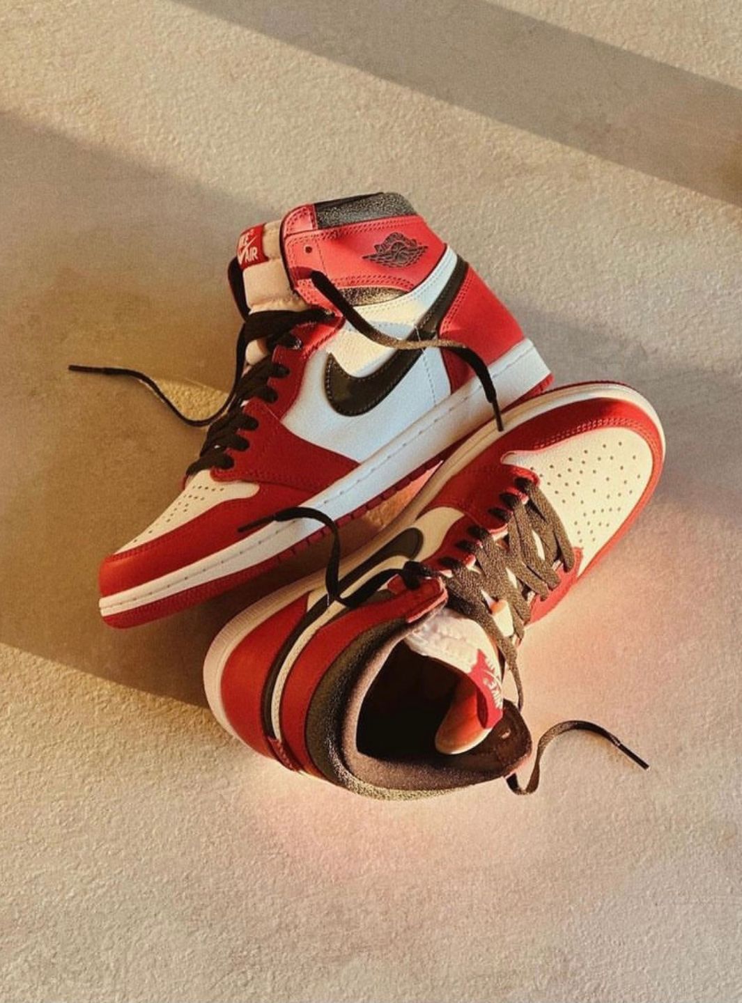 Air Jordan 1 Retro High OG Chicago Lost And Found - DZ5485-612 | ResellZone