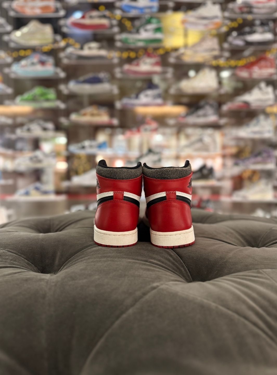 Air Jordan 1 Retro High OG Chicago Lost and Found - Sneakers Usate | ResellZone