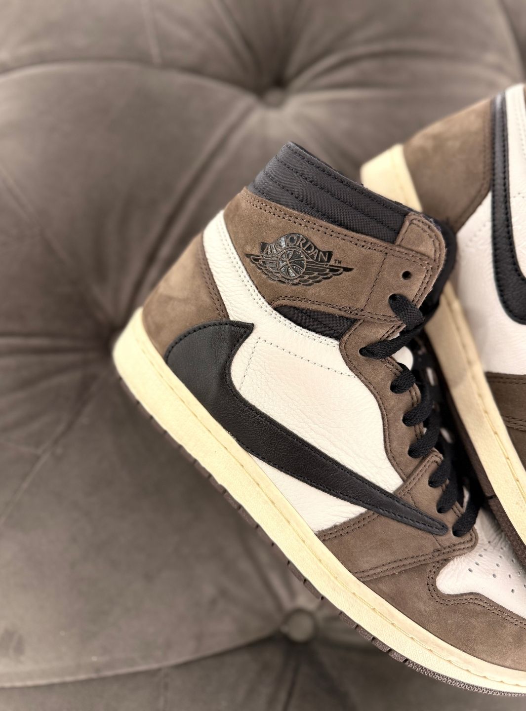 Air Jordan 1 Retro High OG SP Travis Scott Mocha - Sneakers Usate | ResellZone