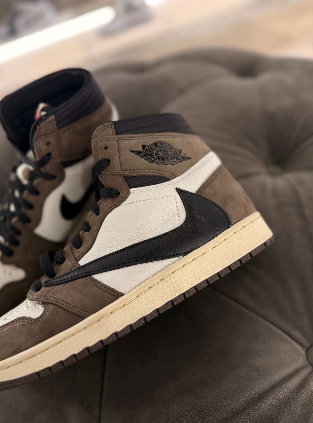 Air Jordan 1 Retro High OG SP Travis Scott Mocha - Sneakers Usate | ResellZone