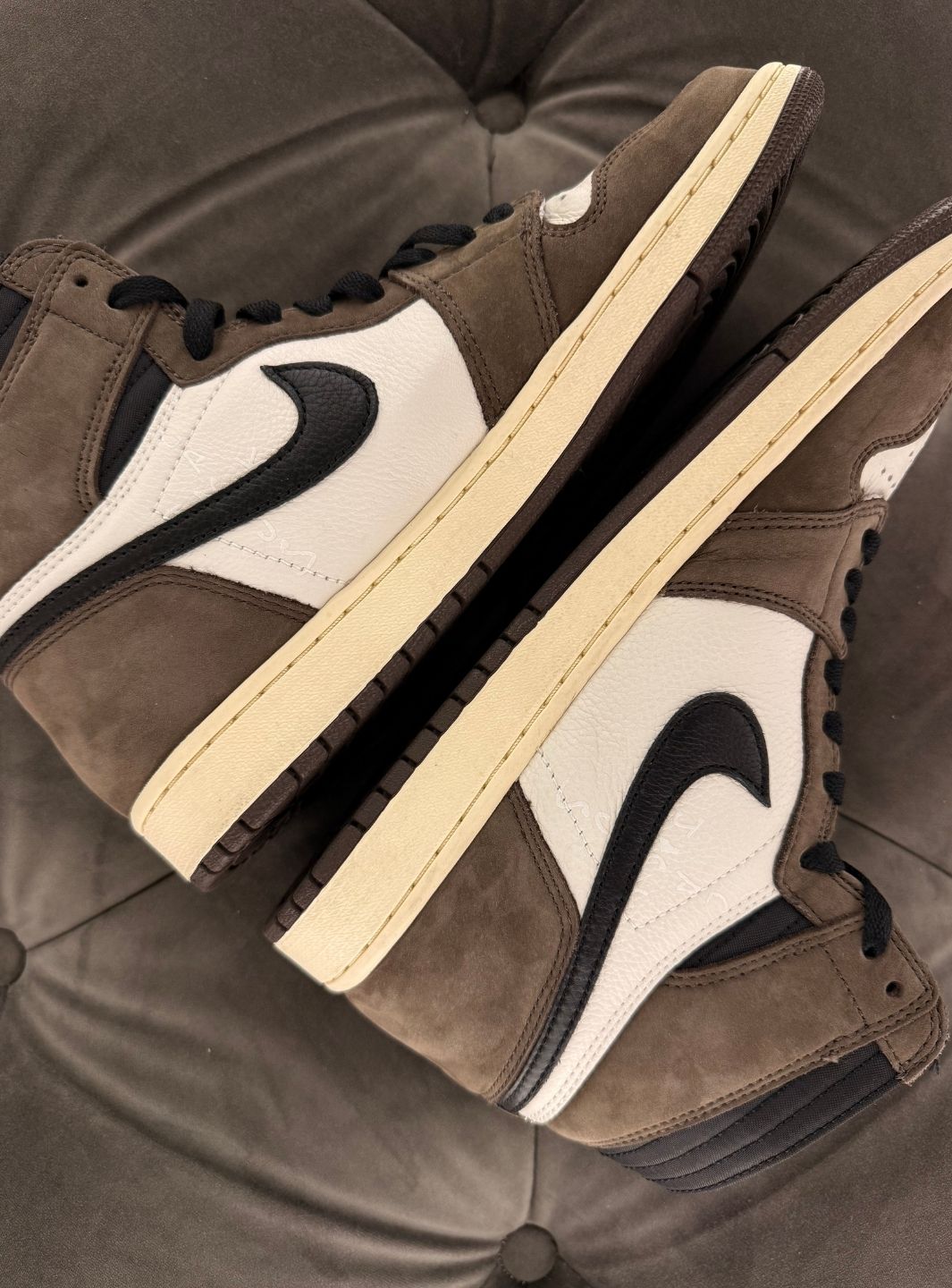 Air Jordan 1 Retro High OG SP Travis Scott Mocha - Sneakers Usate | ResellZone