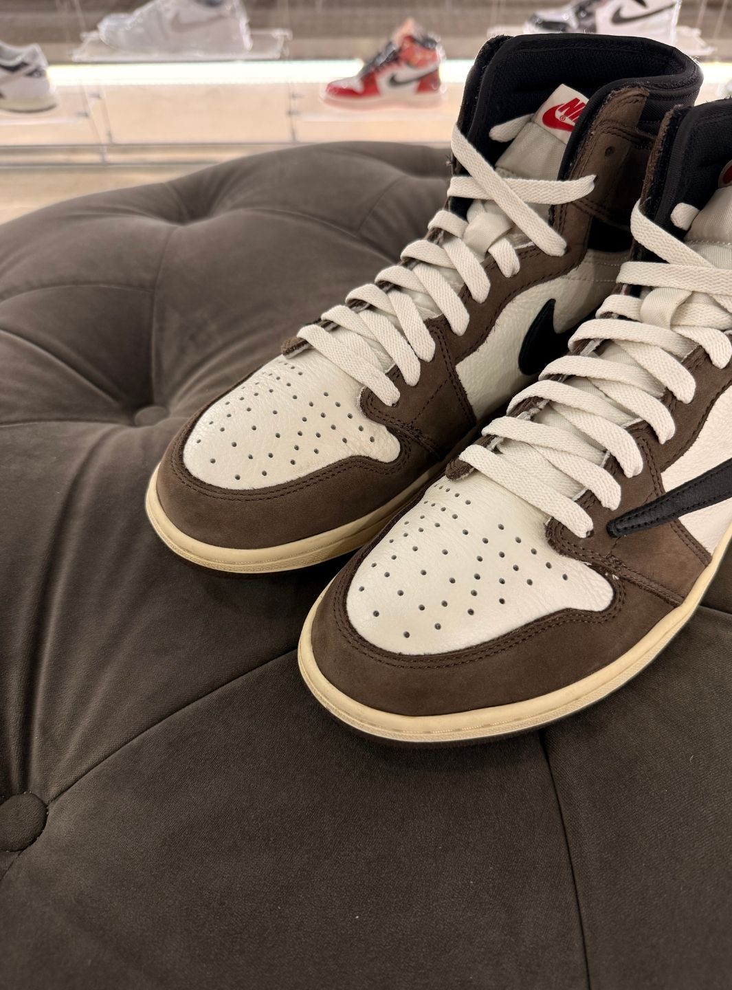 Air Jordan 1 Retro High OG SP Travis Scott Mocha - Sneakers Usate | ResellZone