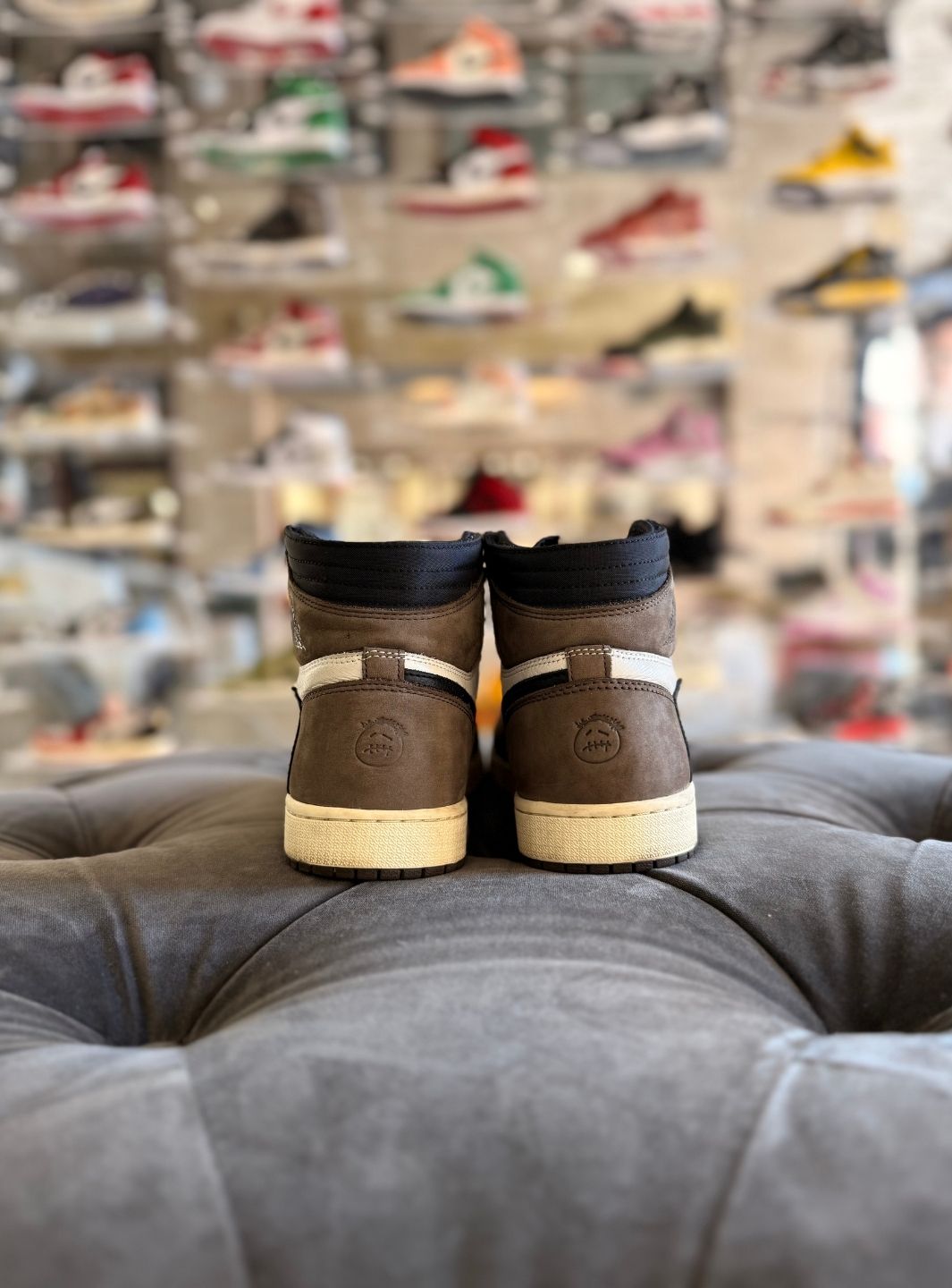 Air Jordan 1 Retro High OG SP Travis Scott Mocha - Sneakers Usate | ResellZone
