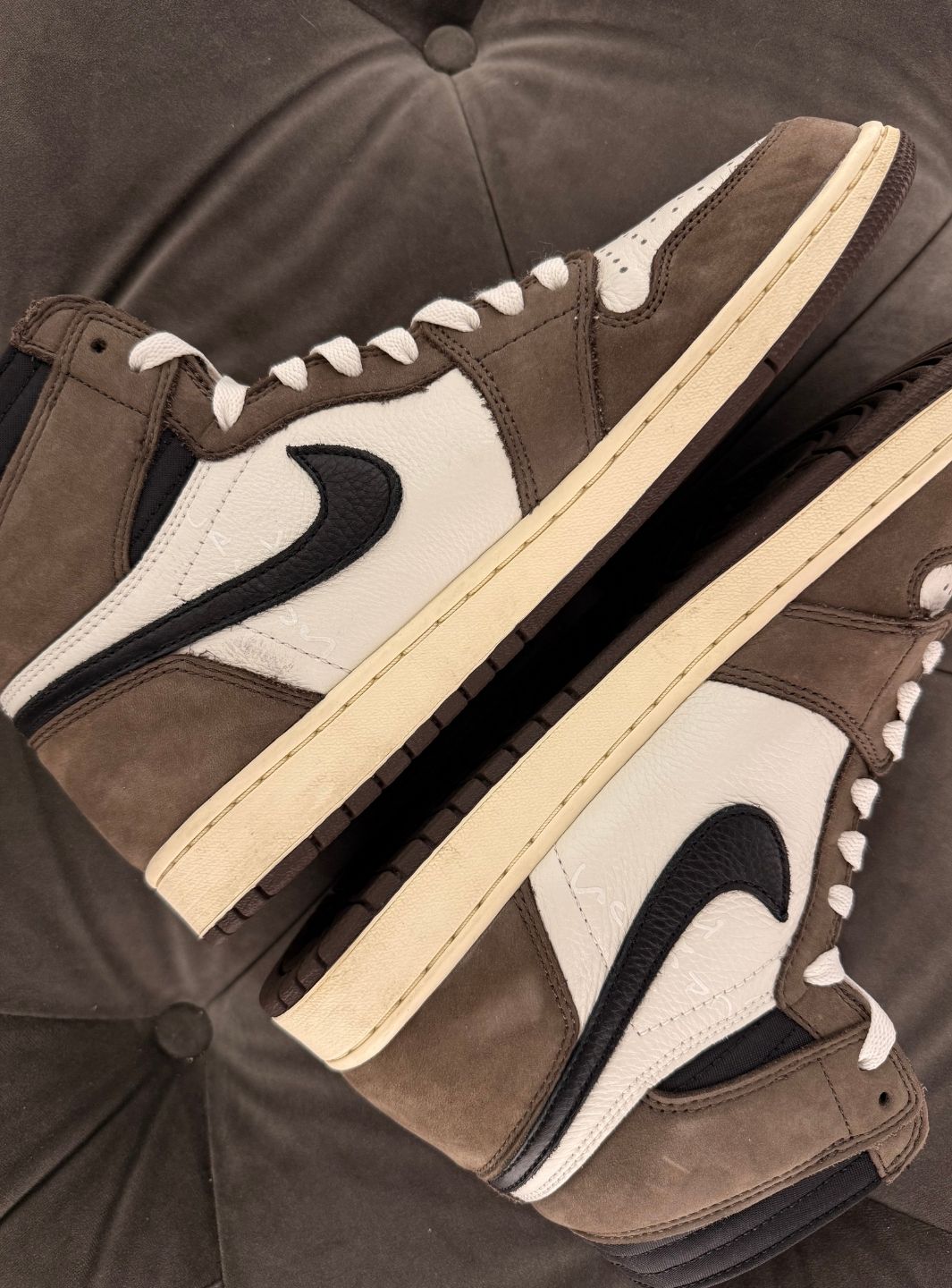 Air Jordan 1 Retro High OG SP Travis Scott Mocha - Sneakers Usate | ResellZone