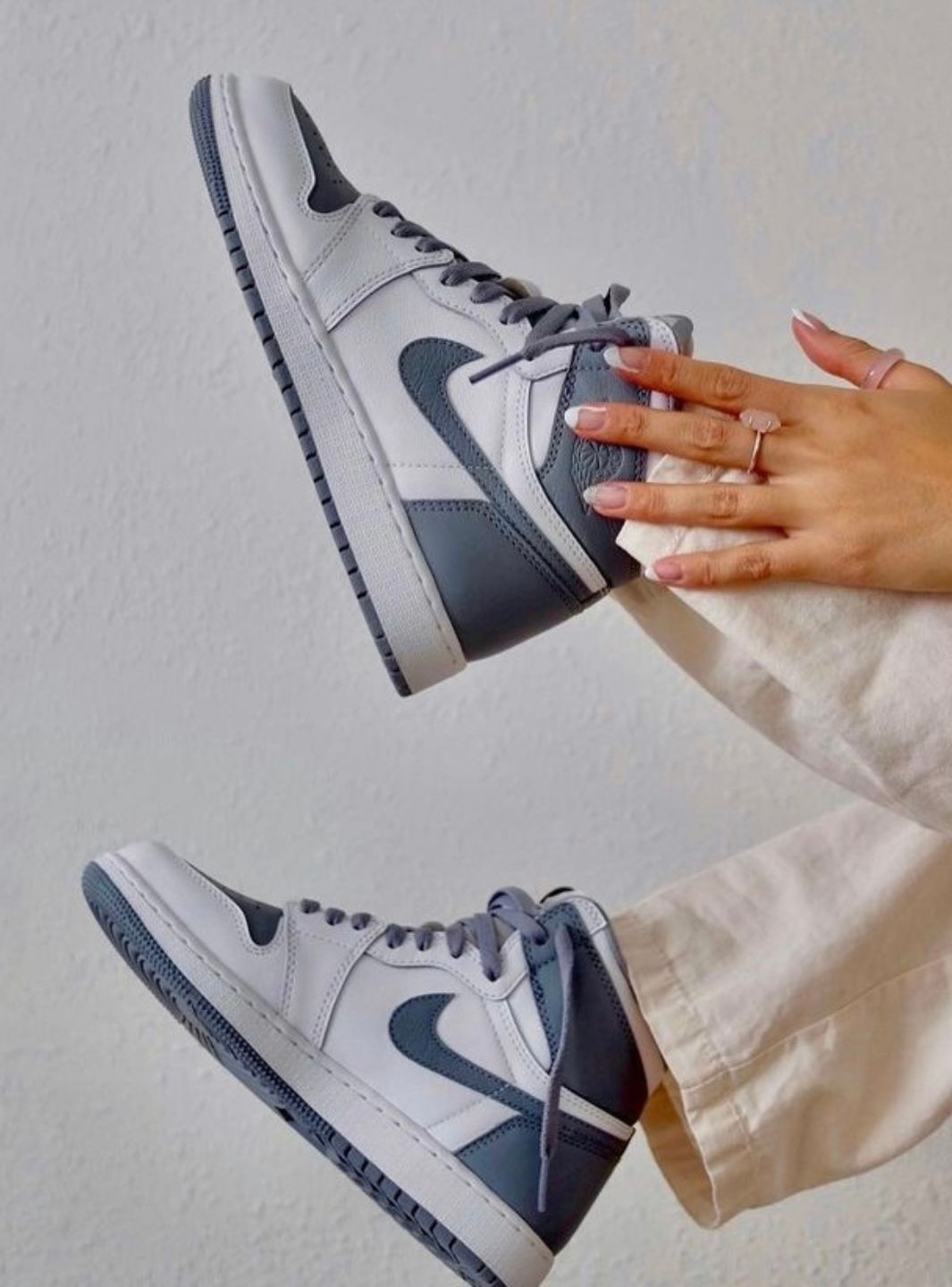 Air Jordan 1 Retro High OG Stealth - 555088-037 | ResellZone