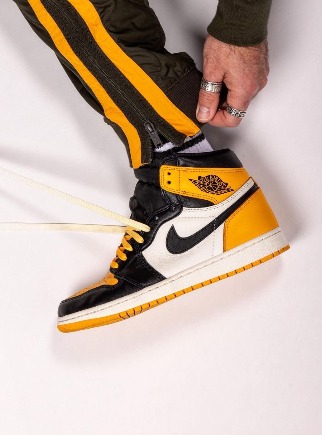 Air Jordan 1 Retro High OG Taxi - 555088-711 | ResellZone
