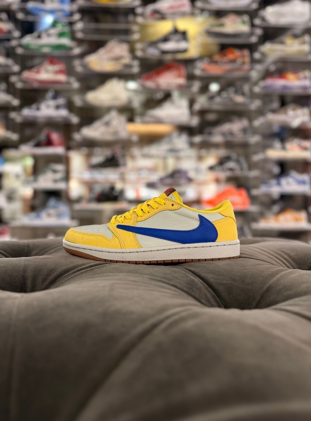 Air Jordan 1 Retro Low OG SP Travis Scott Canary - Sneakers Usate | ResellZone