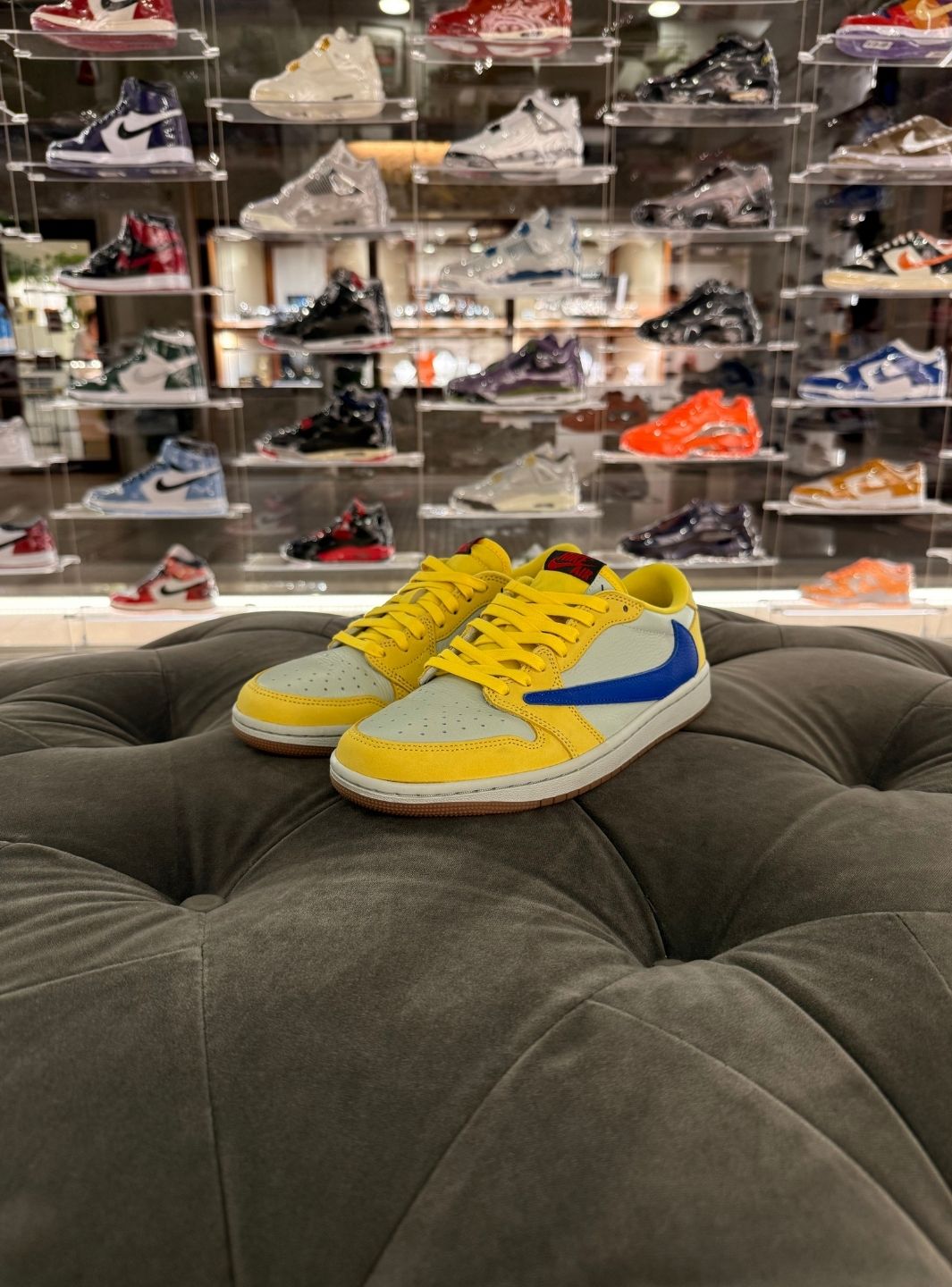 Air Jordan 1 Retro Low OG SP Travis Scott Canary - Sneakers Usate | ResellZone