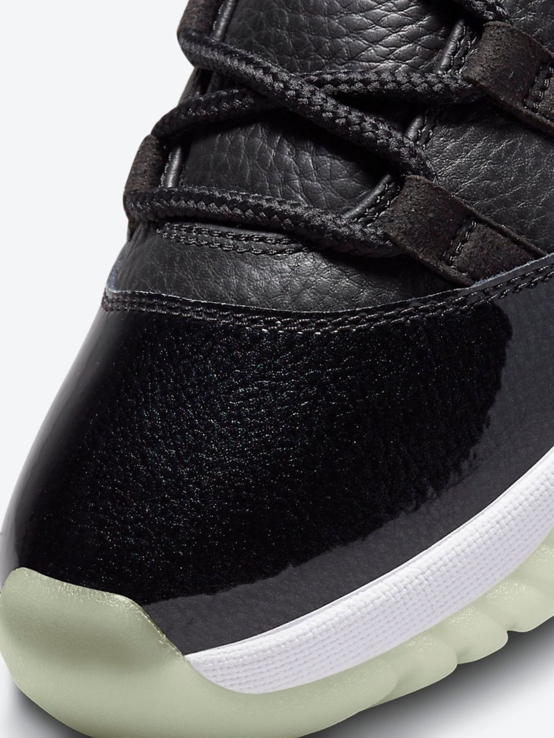 Air Jordan 11 Retro Low 72-10 - AV2187-001 | ResellZone