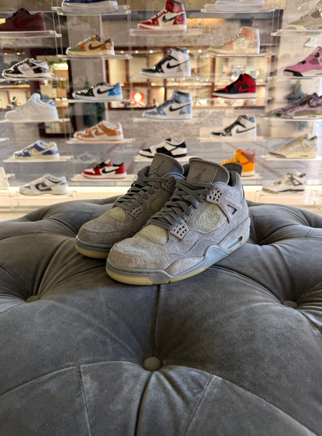 Air Jordan 4 Retro Kaws - Sneakers Usate | ResellZone