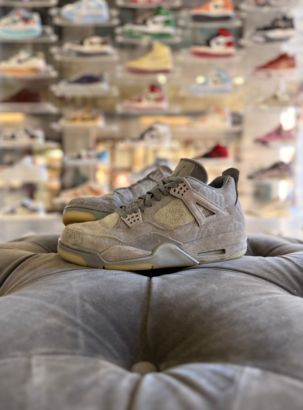 Air Jordan 4 Retro Kaws - Sneakers Usate | ResellZone