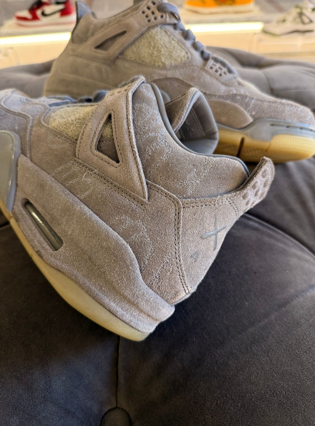 Air Jordan 4 Retro Kaws - Sneakers Usate | ResellZone