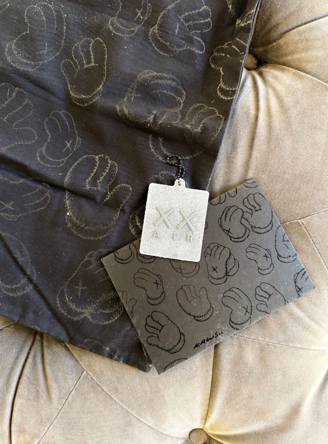 Air Jordan 4 Retro Kaws - Sneakers Usate | ResellZone