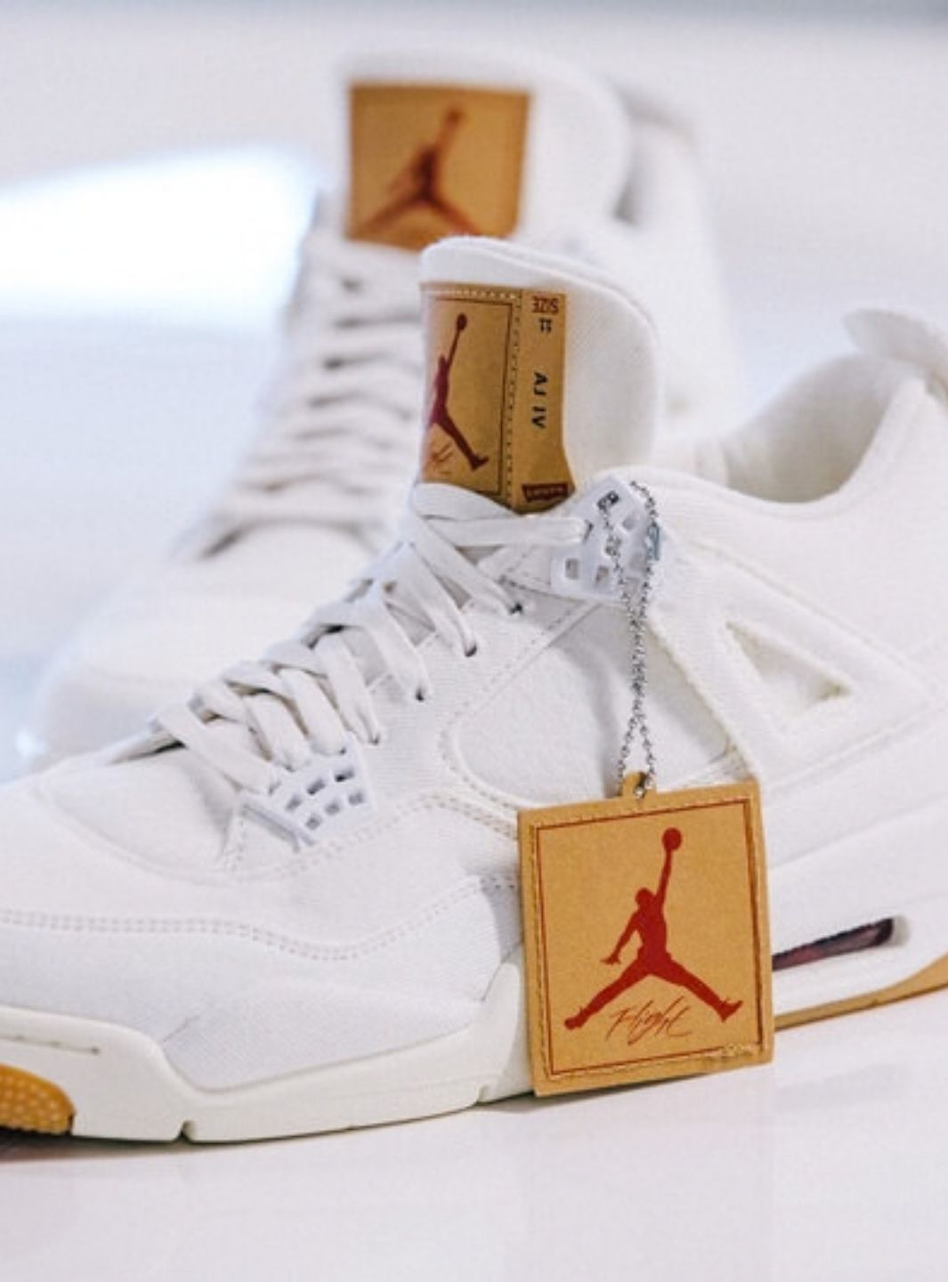 Air Jordan 4 Retro Levi's White - AO2571-100 | ResellZone