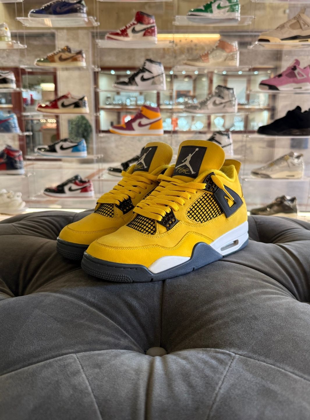 Air Jordan 4 Retro Lightning (2021) - Sneakers Usate | ResellZone