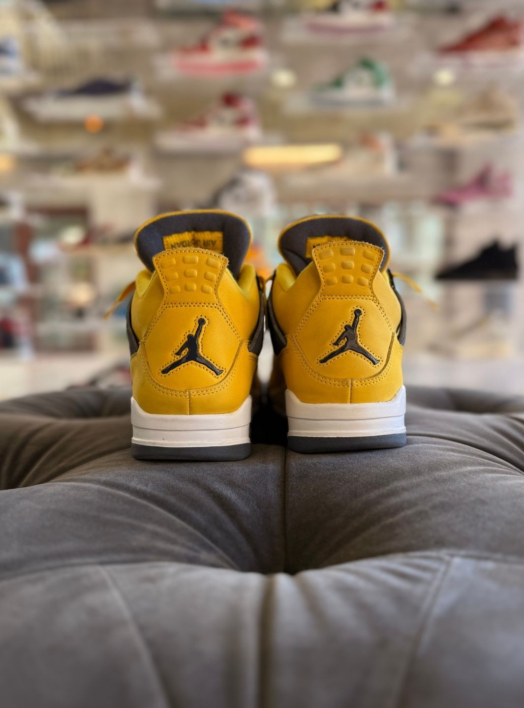 Air Jordan 4 Retro Lightning (2021) - Sneakers Usate | ResellZone