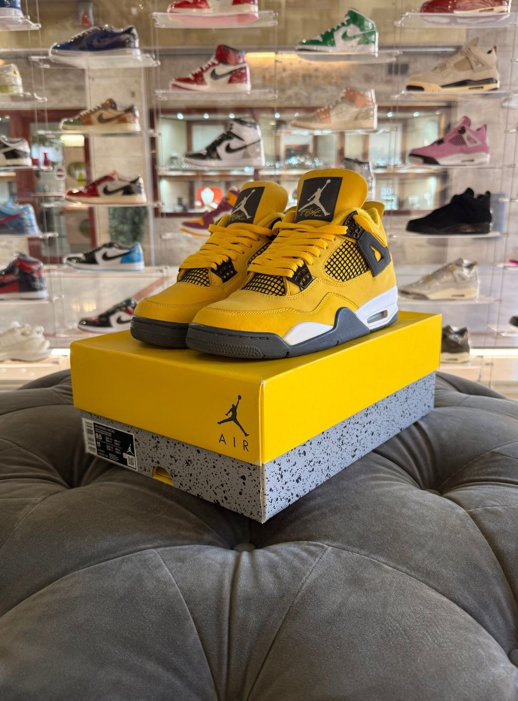 Air Jordan 4 Retro Lightning (2021) - Sneakers Usate | ResellZone