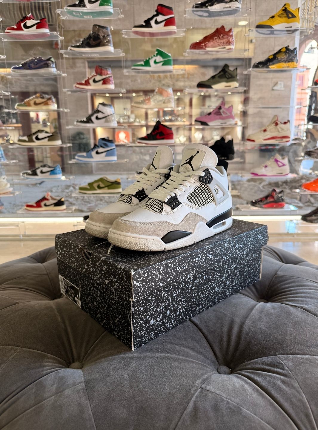 Air Jordan 4 Retro Military Black - Sneakers Usate | ResellZone