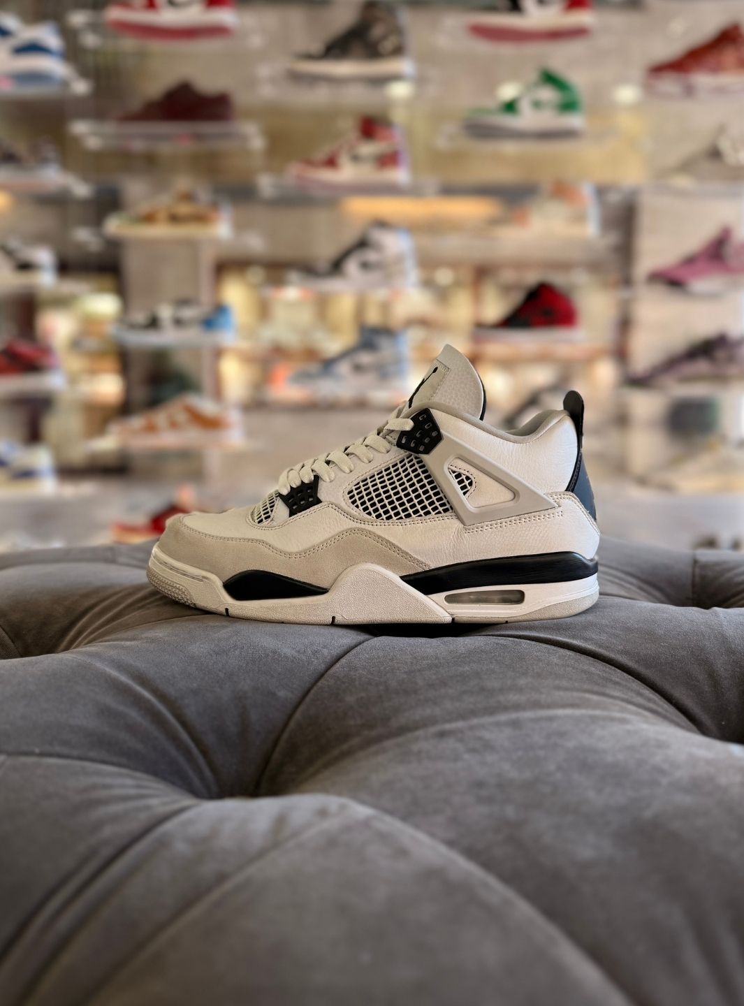 Air Jordan 4 Retro Military Black - Sneakers Usate | ResellZone