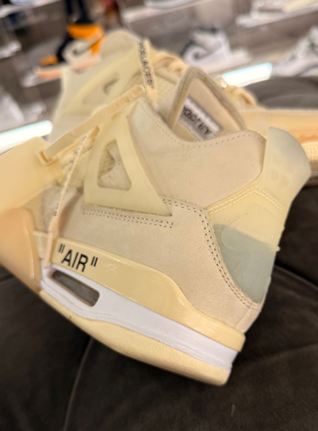 Air Jordan 4 Retro Off-White Sail - Sneakers Usate | ResellZone