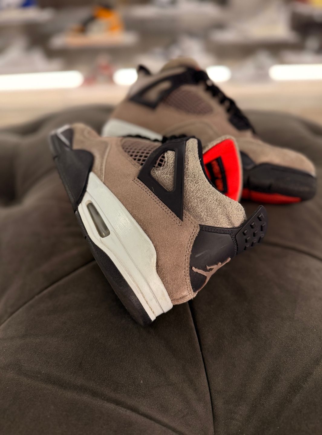 Air Jordan 4 Retro Taupe Haze - Sneakers Usate | ResellZone