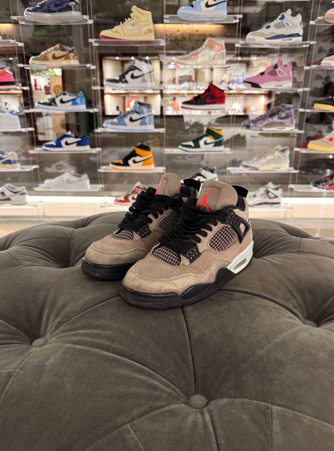 Air Jordan 4 Retro Taupe Haze - Sneakers Usate | ResellZone